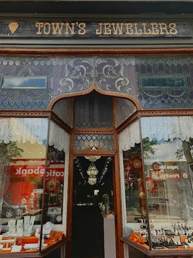 Town’s Jewellers in Orillia, Ontario