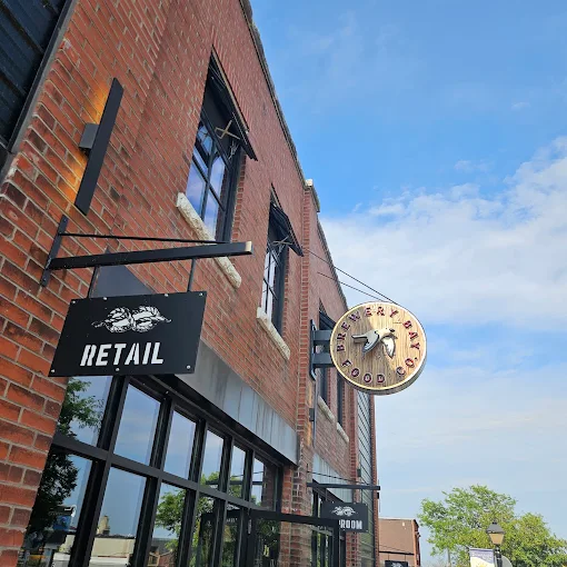 Brewery Bay Food Co. x Couchiching Craft Brewing Co. in Orillia, Ontario